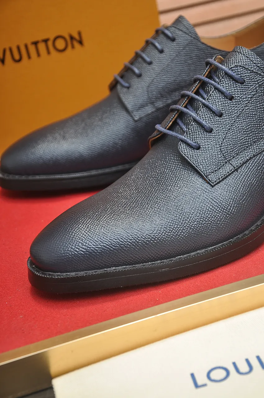 Men's men's shoes 💰500💶 [LV] (original single cowhide lining) 🍀LV's latest genuine leather business suit shoes are launched simultaneously on the official website. The first-layer cowhide imported from Italy is made of heavy gold, 💥official website 1:1 rubber outsole. Versatile to wear, high-end without losing class, and the color combination is extraordinary. This four-season style is alluring when worn on your feet, showing off your big-name flair. Standard code 38-45 (45 customized)